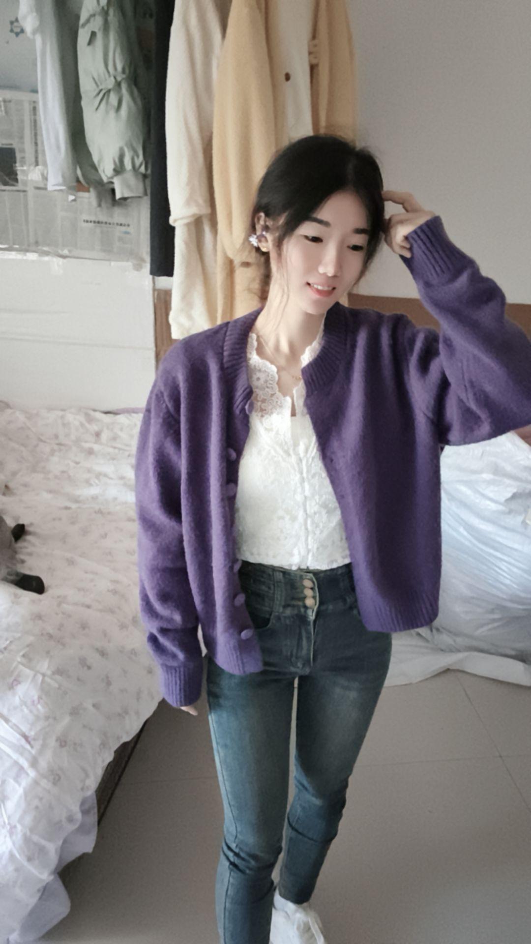 没有很棒的工作，只能努力赚点生活费，所以吃点苦，受点委屈，也是很正常的事