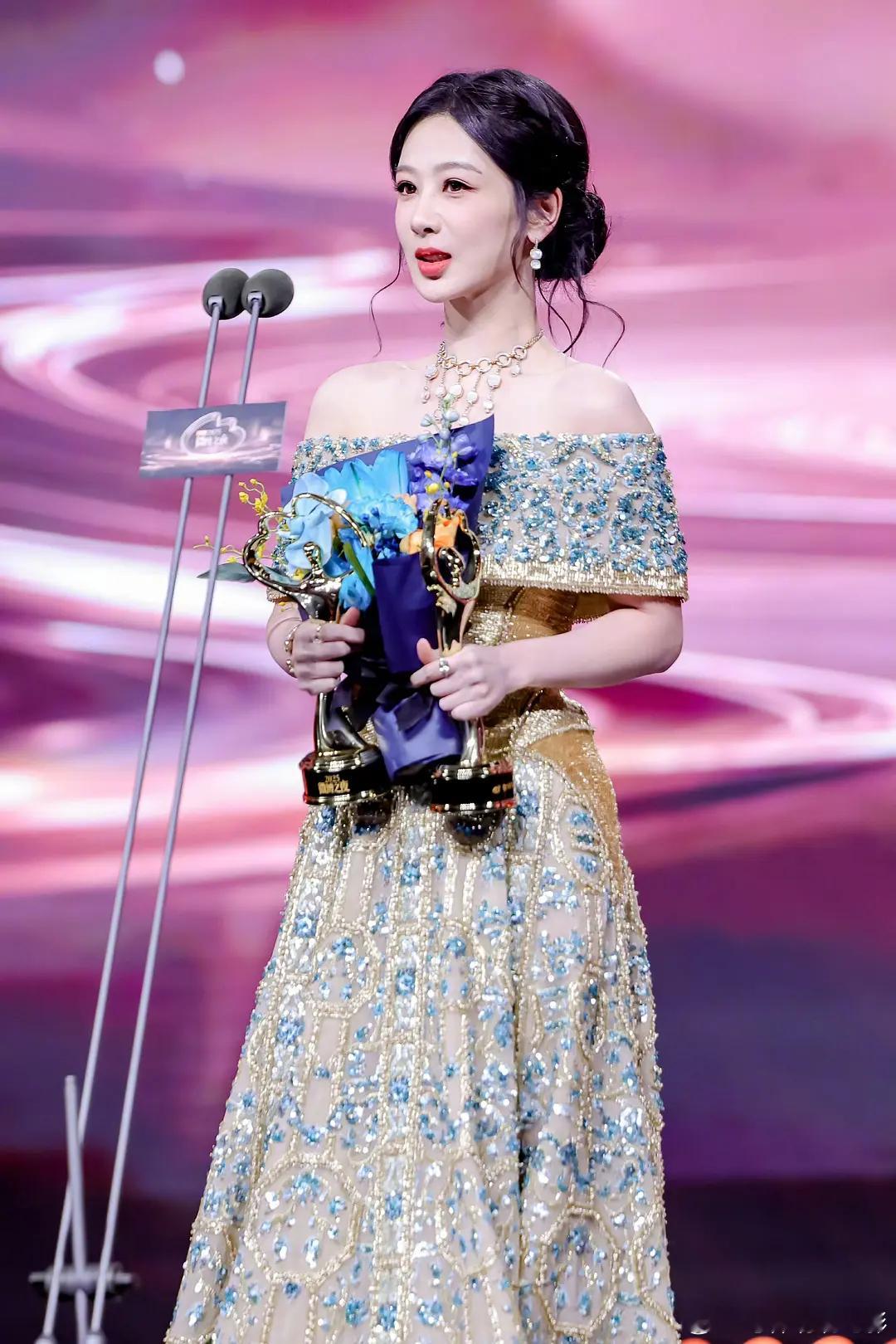 杨紫怎么变成这样了，谁偷了她的苹果肌 