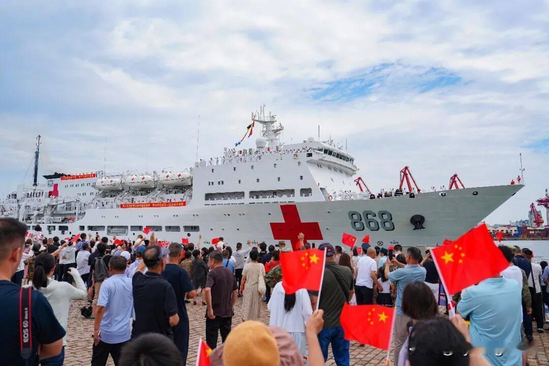 🇨🇳 2026年7月22日，中国海军北海舰队920型医院船“吉祥方舟”号（舷