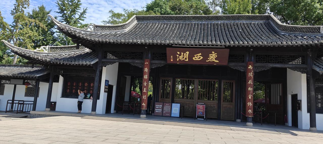 文旅扬州赋词五首   作者李家宁
1：望海潮•广陵怀古
李家宁(福建)
广陵形胜