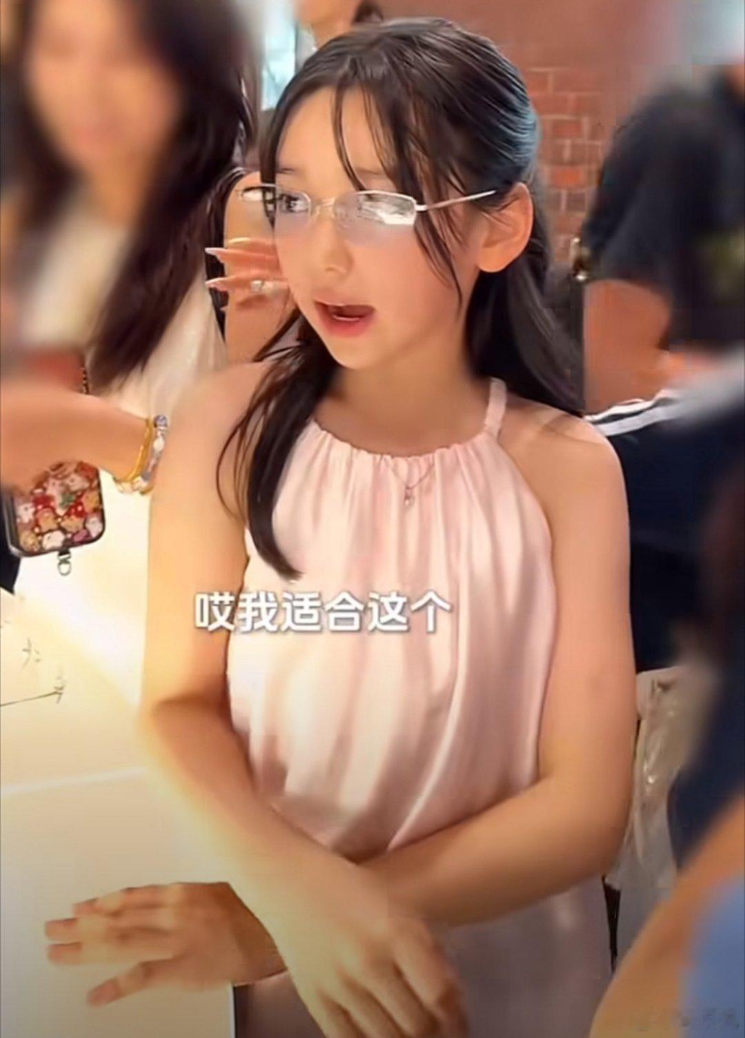 小酒窝吃发霉奶酪yue了普通小孩我不会随意评价，但常驻热搜的小酒窝真的过度成人化