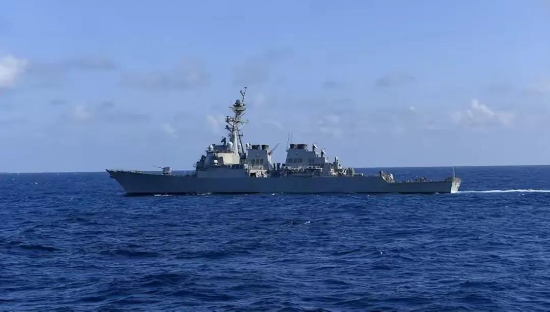 美国的霸道作风是该改改了，美军舰强闯西沙领海，解放军雷霆行动，直接警告、驱逐!
