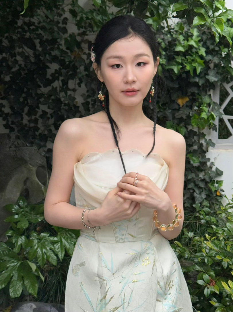 不舒服学渗透到金靖新综艺了原来舒服的相处都是假象，金靖新综真实揭露，各行各业都在
