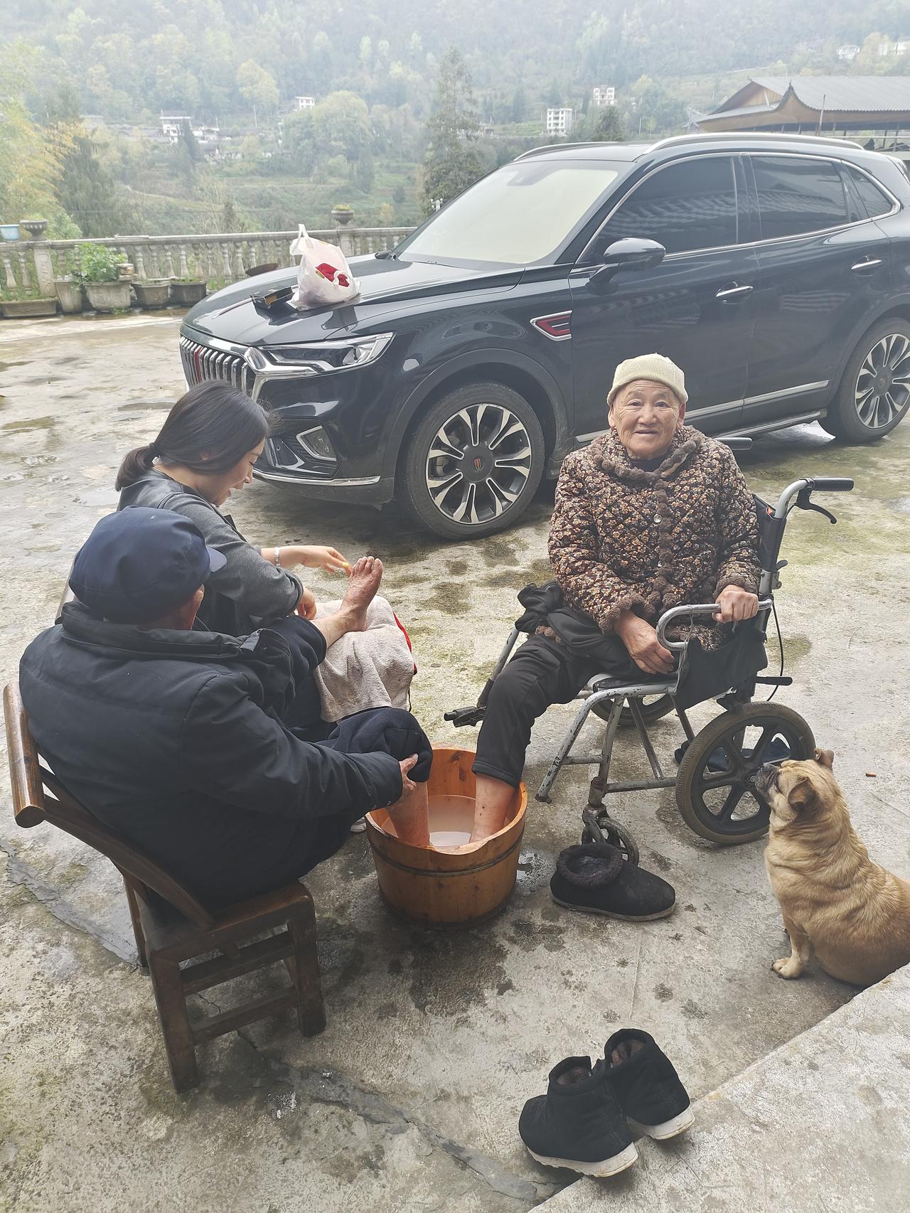 重度残疾人的生活是为了什么呢?一个93岁，一个85岁。你觉得他们生活是为了什么呢