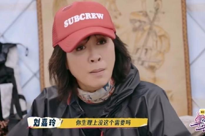 刘嘉玲是啥都敢说，当着其他人面问柯淳你不谈恋爱，难道没生理需要吗？把柯淳都给问害