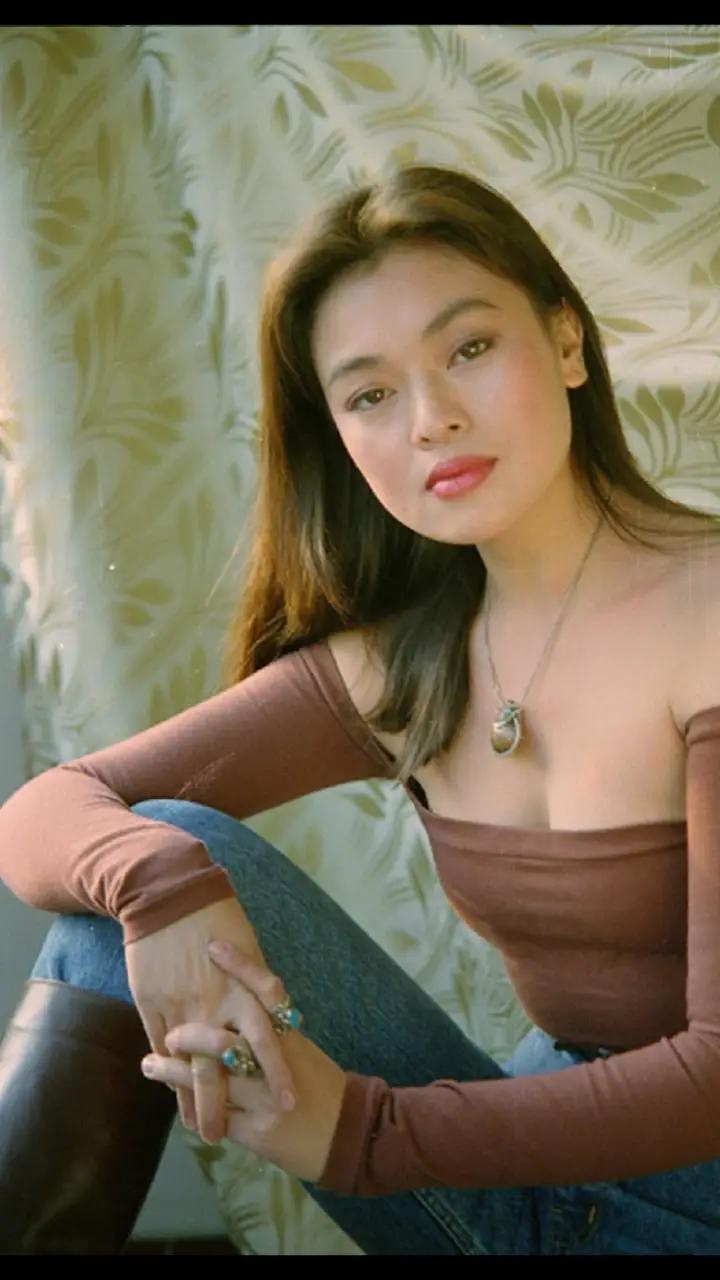 1987年，张艺谋筹拍《红高粱》，女主选了“丰乳肥臀”的史可。然而，巩俐也想出演