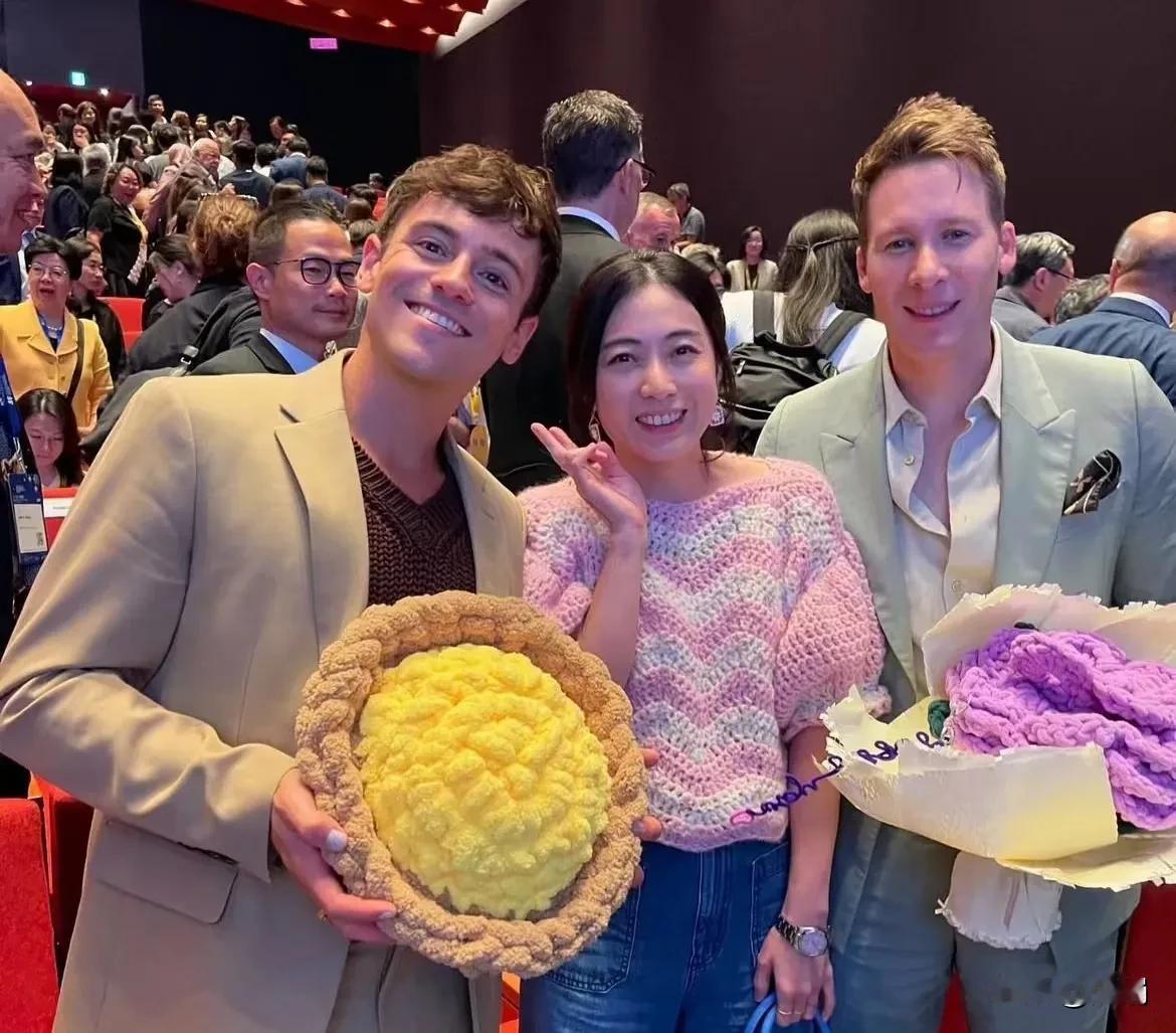 甘比这女人，真的不是一般的厉害，她虽然颜值一般，气质一般，但她能够忍辱负重的博得