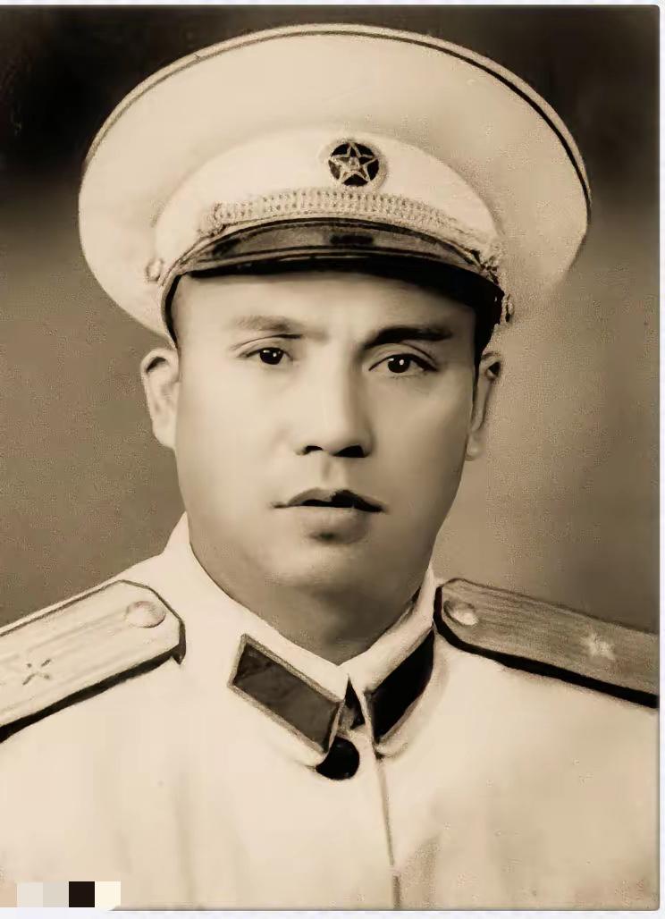 1947年，四野虎将杜光华壮烈牺牲，留下身怀六甲的妻子与幼女，生死战友贺东生毅然