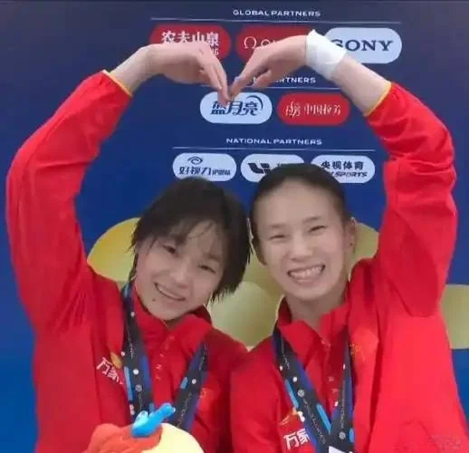 带伤作战0.9分绝杀！全红婵复出首冠，三姐