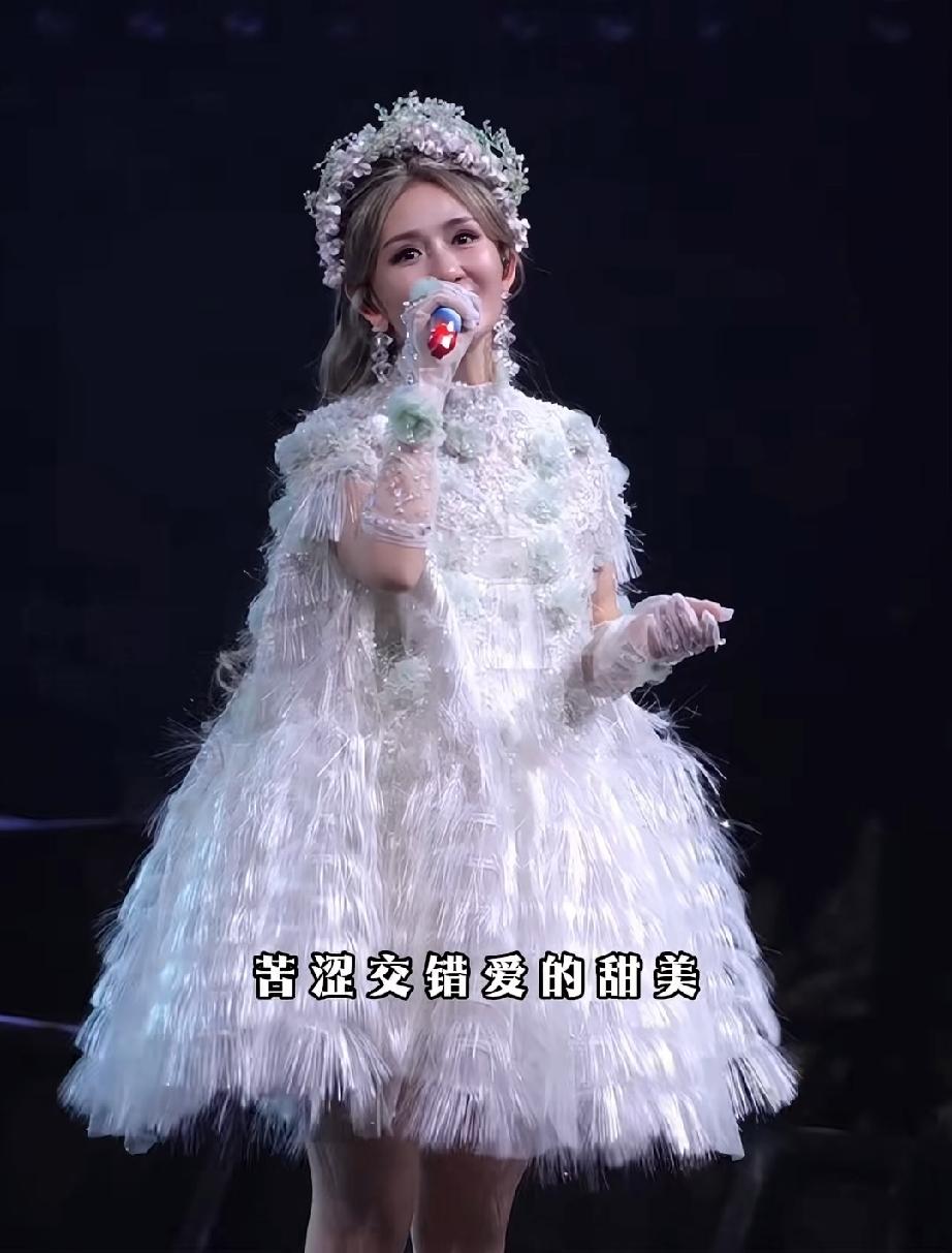 谢娜被批评，网友：演唱会还是照开不误

谢娜的演唱会真没什么价值，跟KTV练出来
