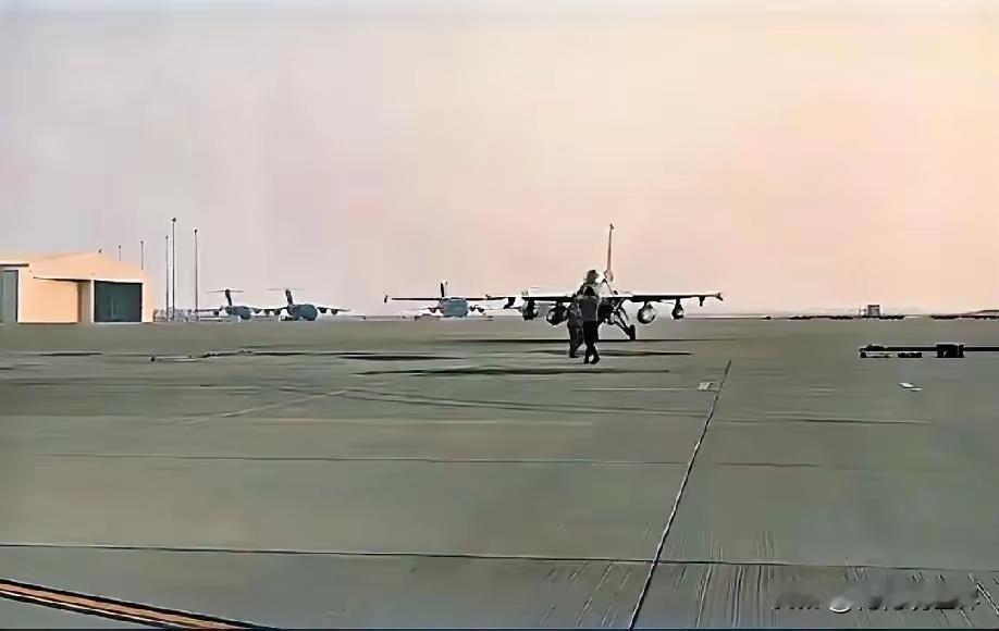 英国为什么总是跟着美国的脚步在行动呢？
       1月23日，英国国防部宣布