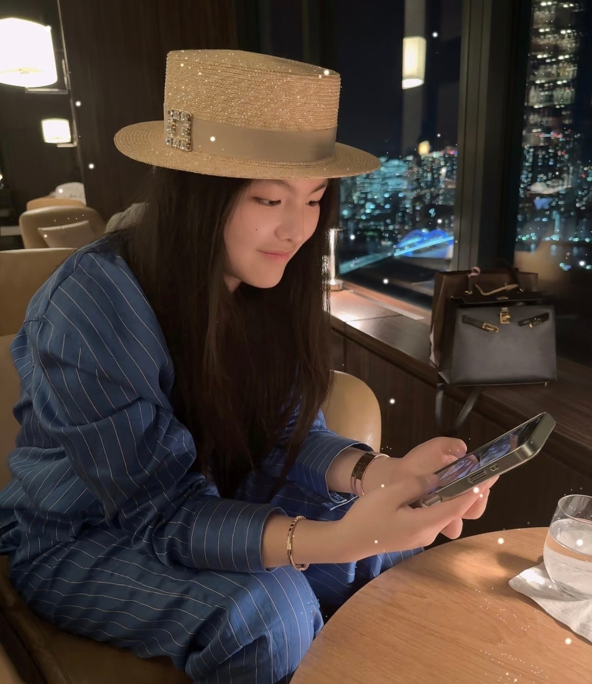 放暑假的王诗龄，妈妈李湘陪她去东京游玩了 ​​​