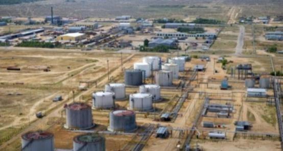 “这回中国绝对是脑子进水了，等着把底裤都赔光吧！”当年，面对中国豪掷50亿美元接