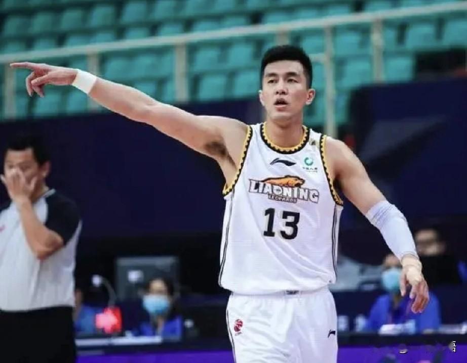 状态下滑，不影响人气，郭艾伦是真牛！
你说郭艾伦自从加入广州队，统共也没打几场比