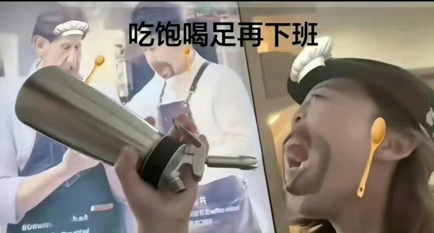 瑞幸员工对嘴喷奶油有食品卫生意识，但不多！隔空对嘴喷奶油，虽然没有接触，但也有隐