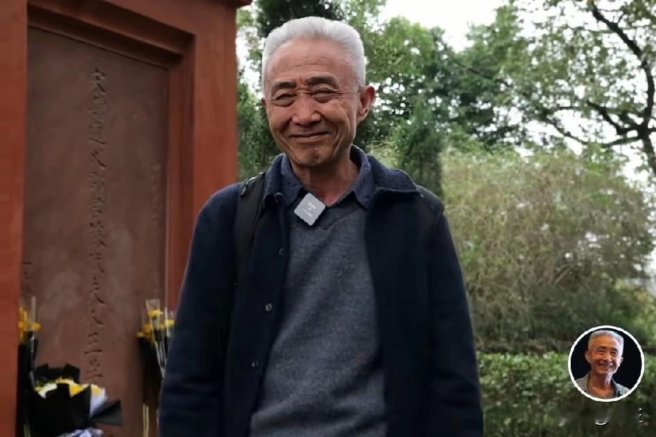 “男儿有泪不轻弹，只是未到伤心处”。戴建业老师在苏轼墓前讲《江城子》，忍不住热泪