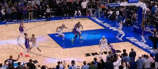 包夹老詹！班凯罗谈詹姆斯：

“最后我们的防守策略出了问题。”

“我们想要包夹