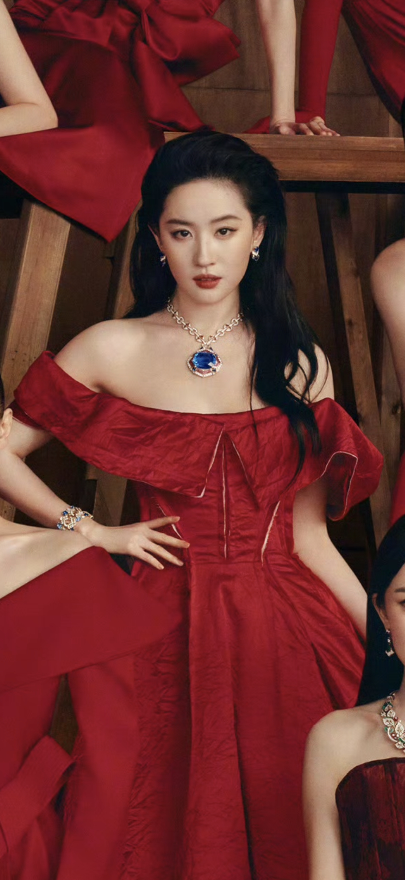 刘亦菲 宝格丽 宝格丽这次VOGUE 20周年推封必定要载入史册了，给予代言人刘