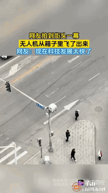 一女子百无聊赖地望向窗外，忽然发现路上收费栏杆上的一个盒子打开了，一架无人机旋即