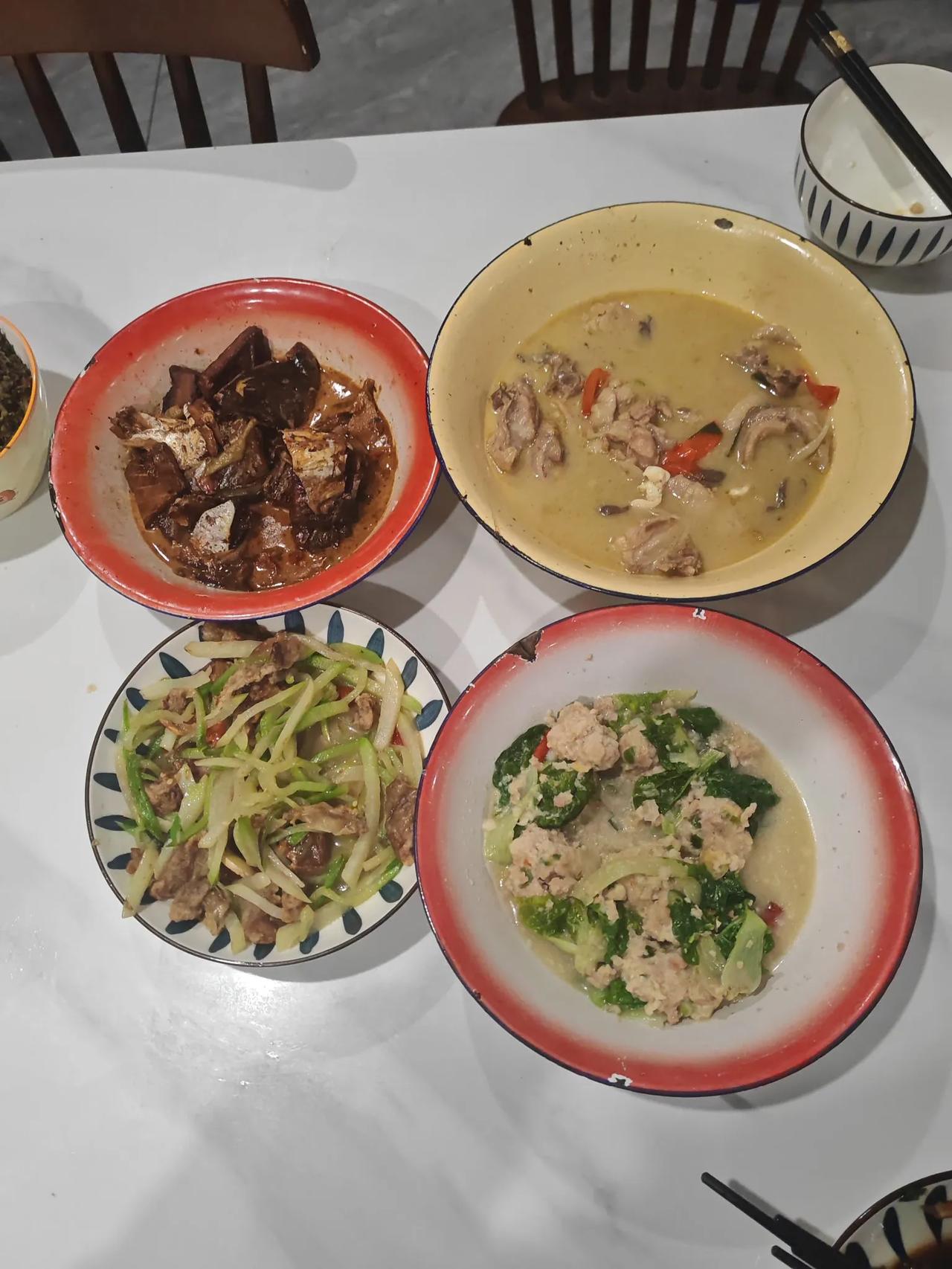 做饭一小时，吃饭十分钟[捂脸][捂脸]