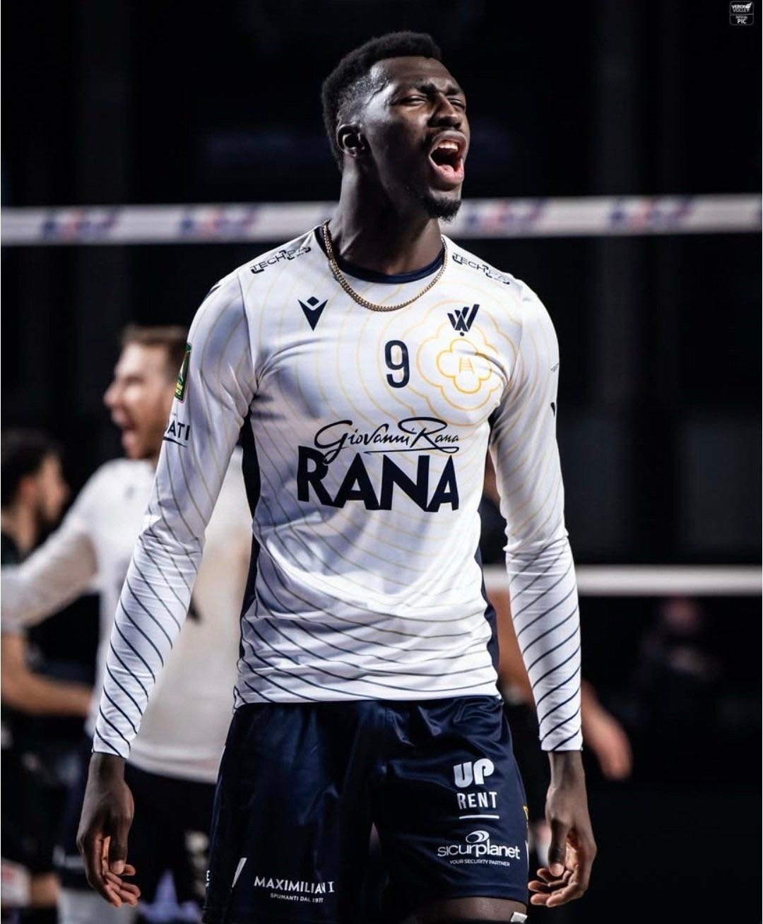 意大利媒体报道：🇲🇱努莫里•凯塔正在申请意大利国籍。意大利排球联合会希望帮助