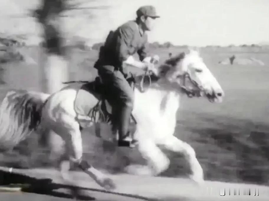 这是一部电影开头的镜头，解放军战士骑着大白马风驰电掣的奔跑着。您能猜出这是什么电