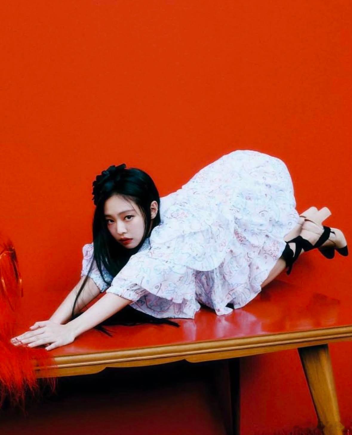 好喜欢jennie这一组杂志有懂的吗 ​​​
