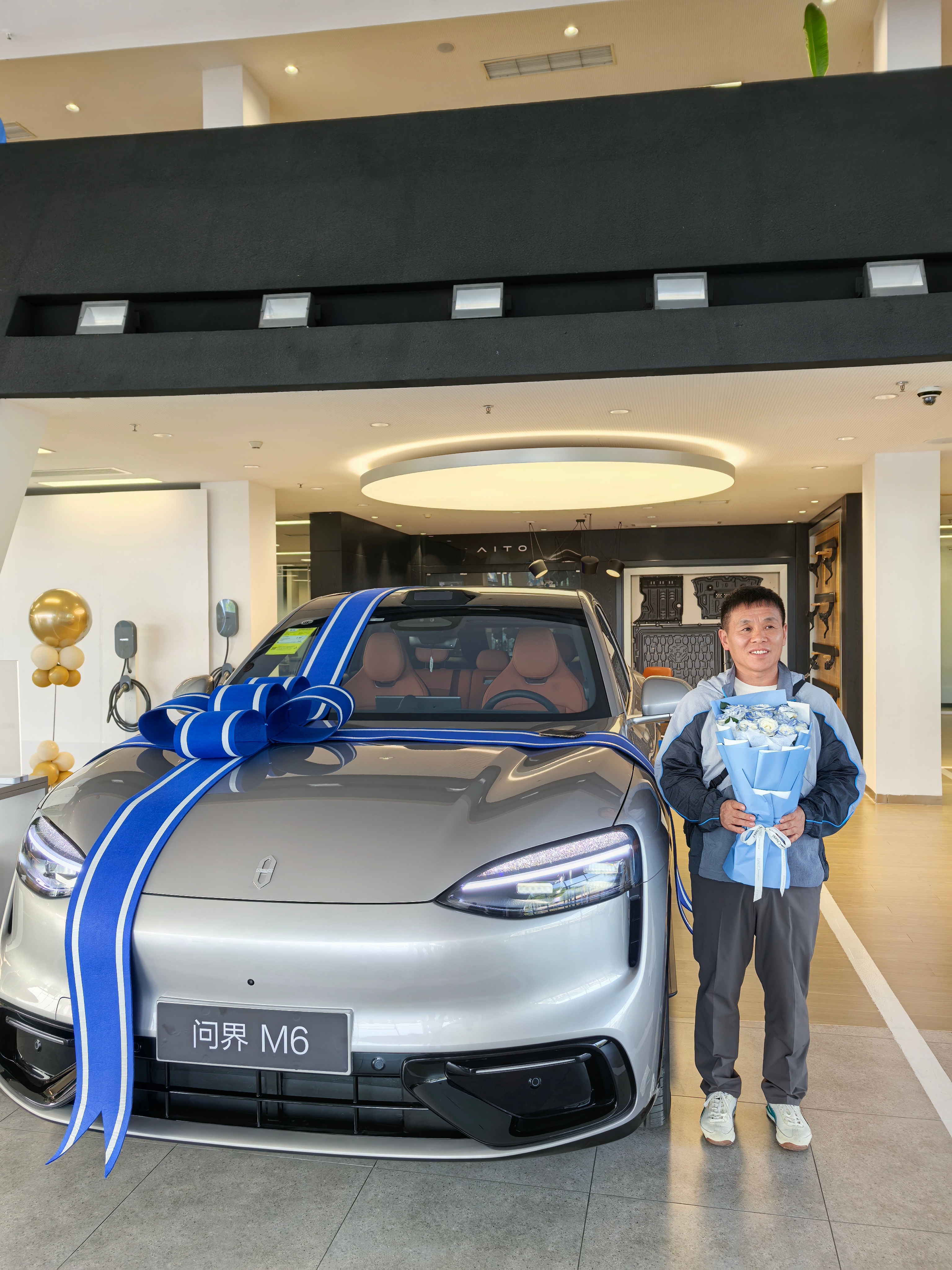 我叔真时髦，提了我的同款问界M6，我30多岁，他50多岁，没想到成为了车友