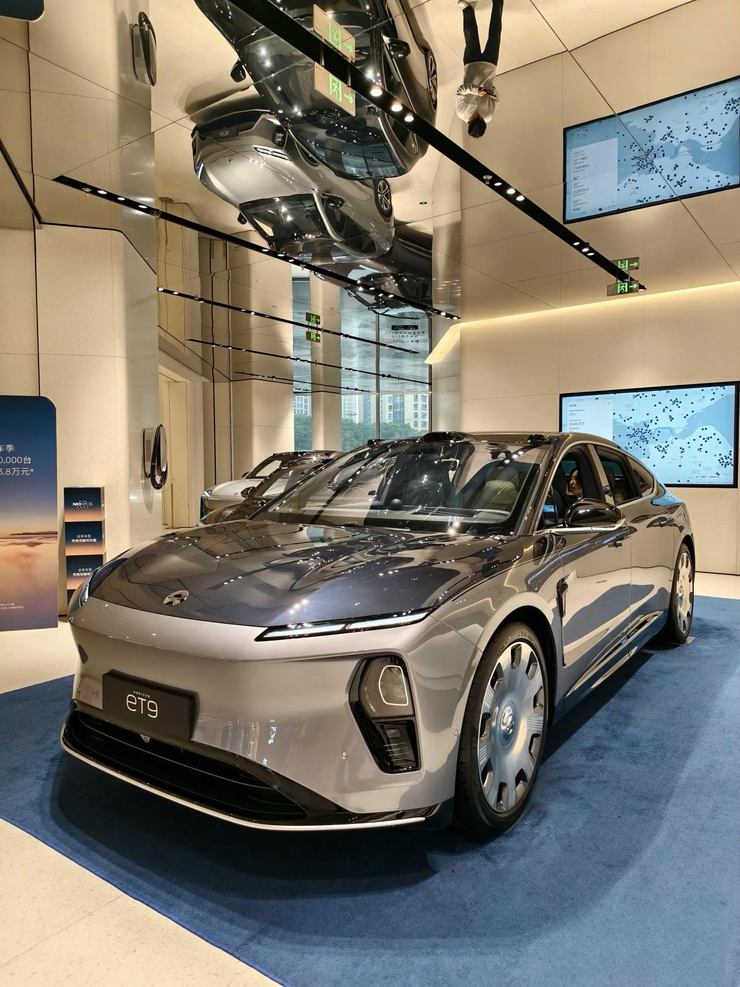 宝马i7的纯电造型确实挺帅，但说实话，大鼻孔格栅我一直有点欣赏不来,可能人到中年