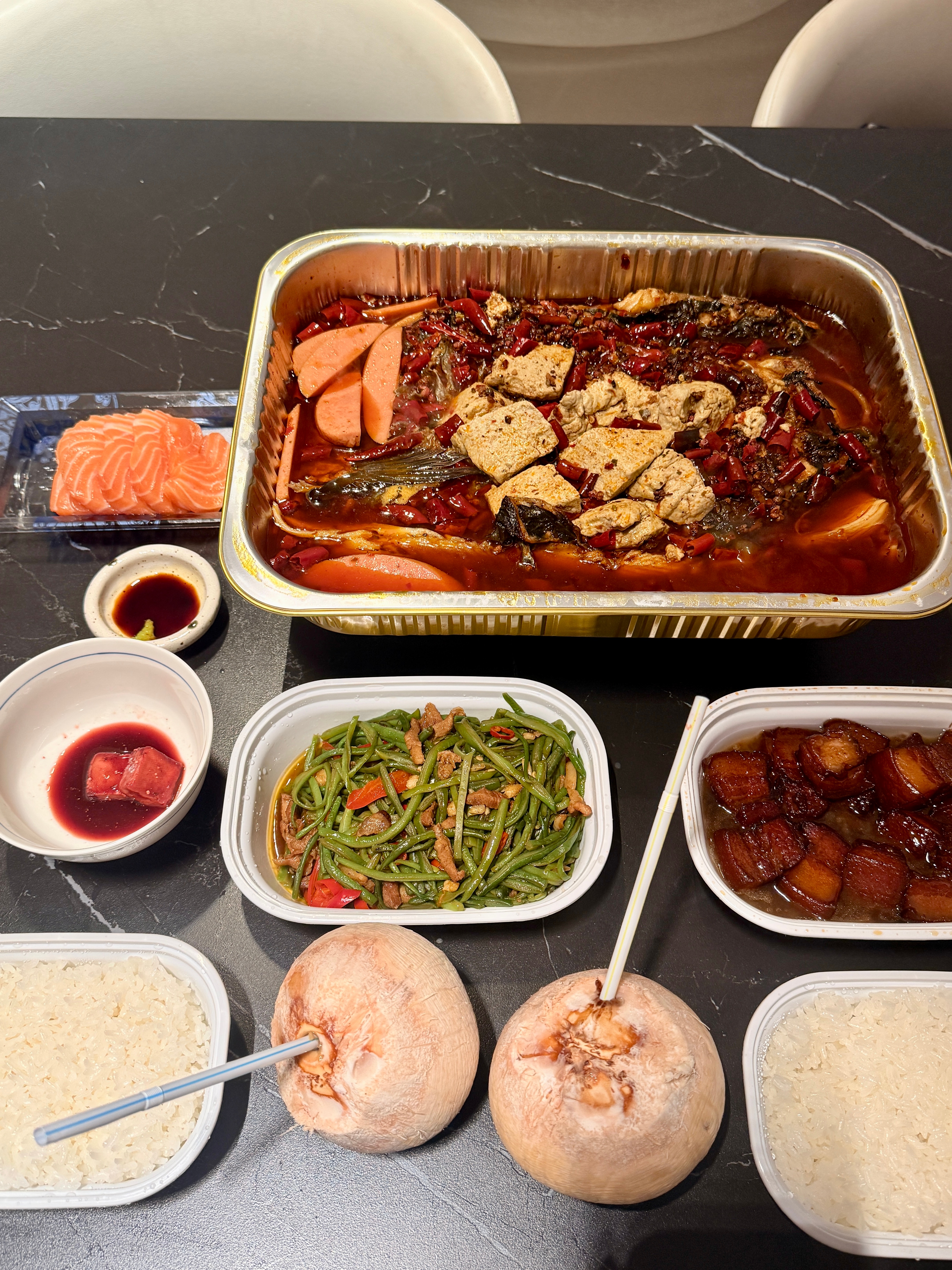 幸福就是两个人每天都可以好好吃饭～～小女子已彻底被榴莲拜服 一天不吃都想 魏吃了