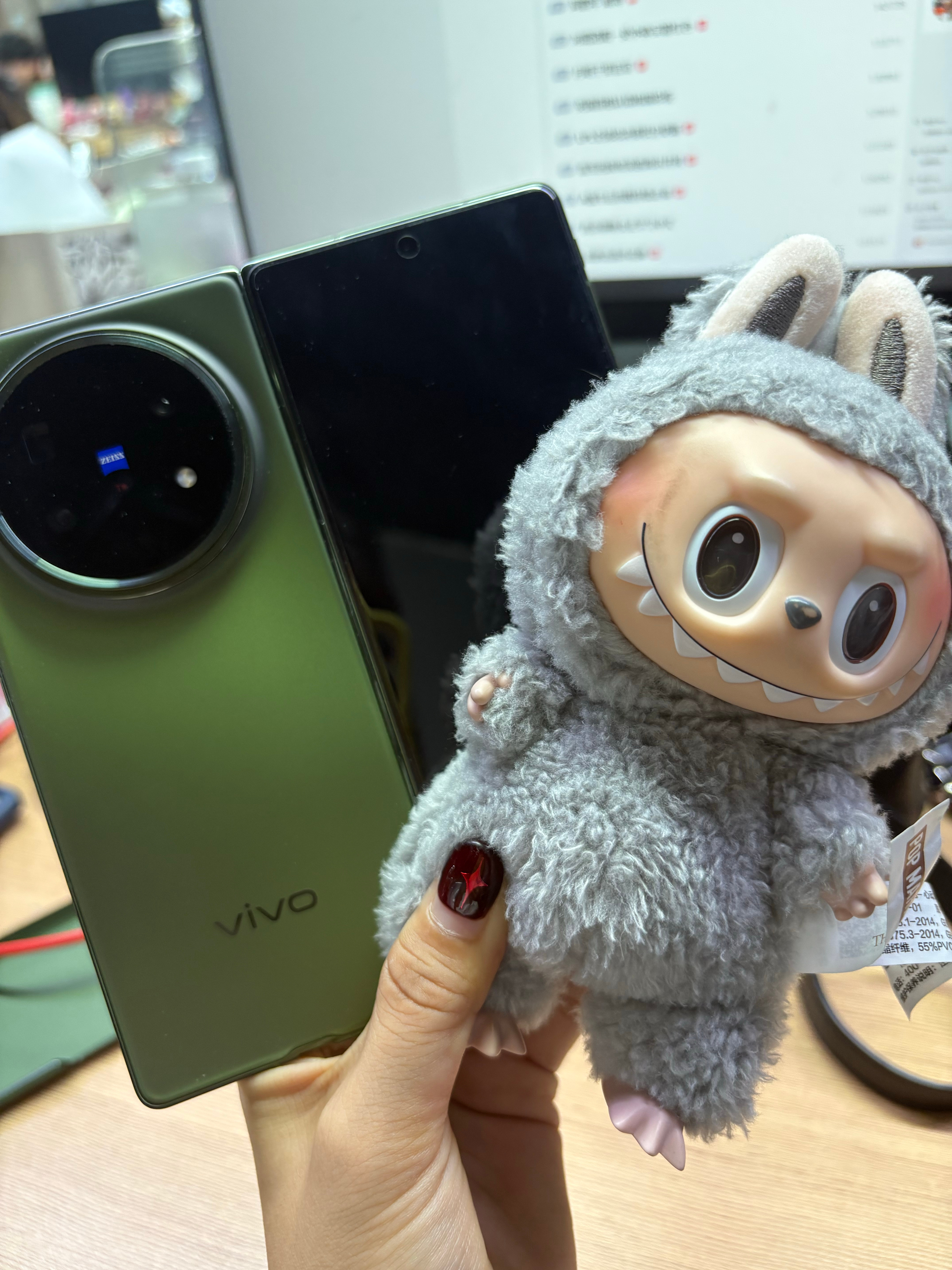 Labubu大补货   labubu都用上了vivo X Fold5 [doge