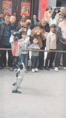 未来抵抗机器人大军的领头人！ 