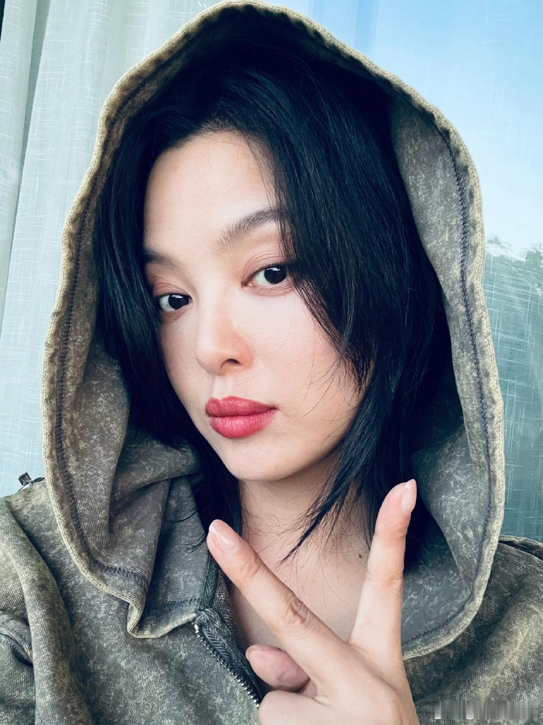 辛芷蕾神似早期的宋慧乔梁婷说签辛芷蕾是因为她像早期宋慧乔，这眼光也太毒了，果然美