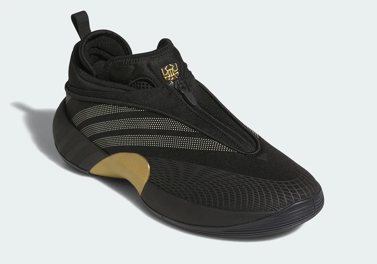 adidas D.O.N. Issue 7 的 “Black/Gold” 配色将