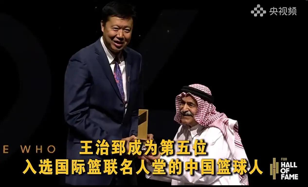 王治郅认为：广东现在内外线失衡太严重，外线一群投手，内线没人顶，遇到有强力中锋的