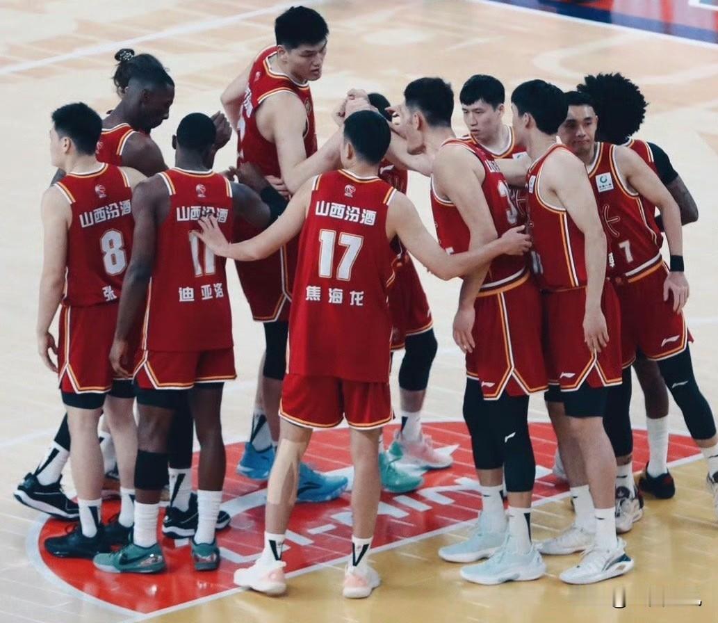 这螃蟹怎么吃？山西广厦今晚用刀还是用叉？潜力赛今晚干脆手撕得了！
根据中国篮协的