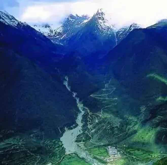 好多人觉得喜马拉雅山就是堆石头，没什么用？错！这座山能养活20亿人——你以为印度