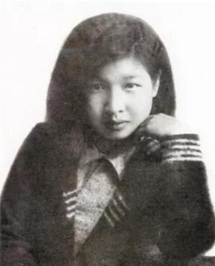 “老毛，让我蹭顿饭呗！”井冈山时期，毛泽东刚要吃饭，突然一位女同志闯进屋来要汇报