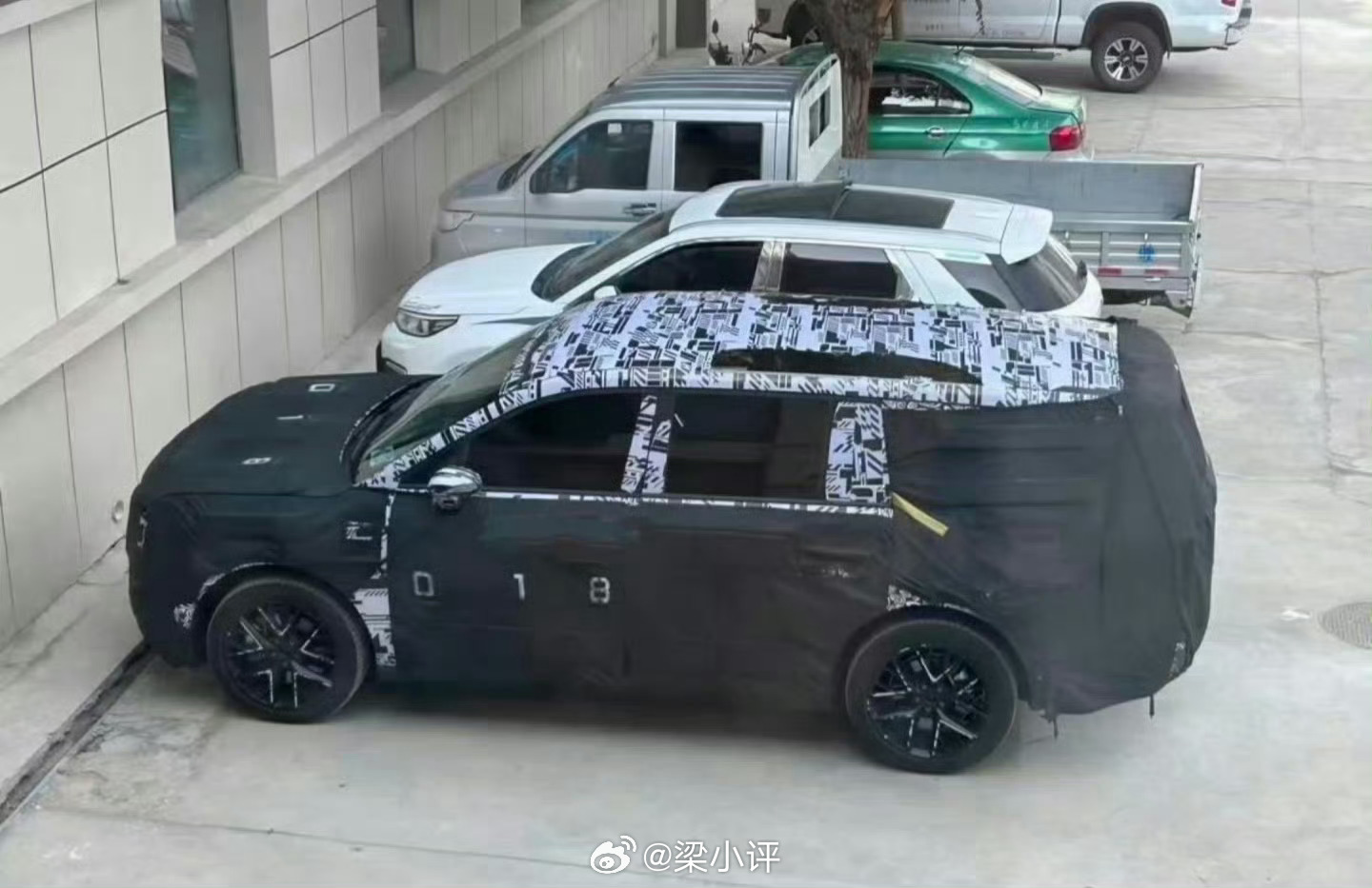 小米YU9带有伪装的小米YU9，第一感觉就是很大，就是很大很大很大……还是要看最