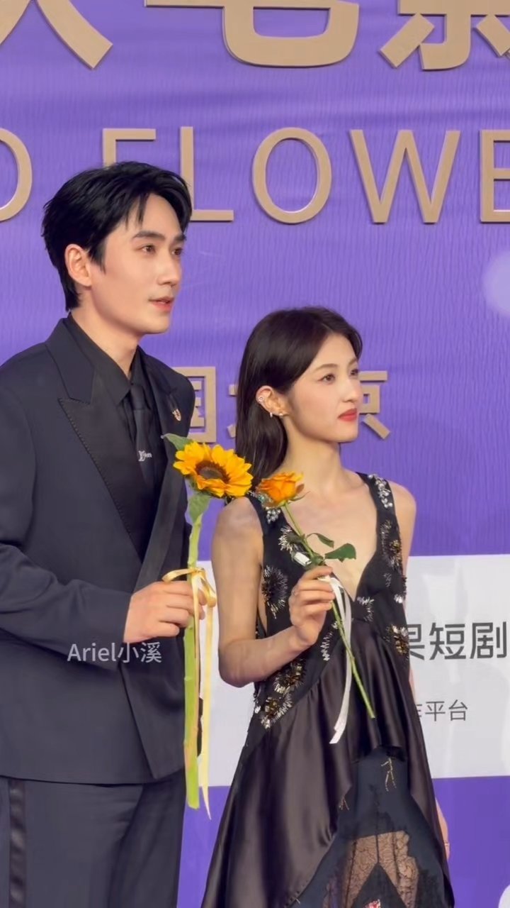 朱一龙、张子枫、百花奖红毯生图状态，一起走红毯的哥妹！ 