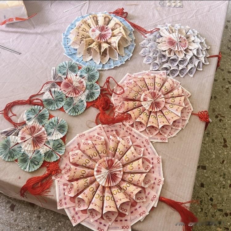 我90年未婚，今天算了一下，这么多年我在朋友人情上送出去了大概35万。

这其中