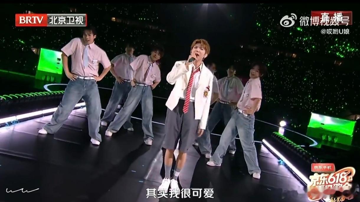 王源不愧是TFBOYS走出来的王源把歌会当歌手了618夏日歌会 认真歌唱的模样格