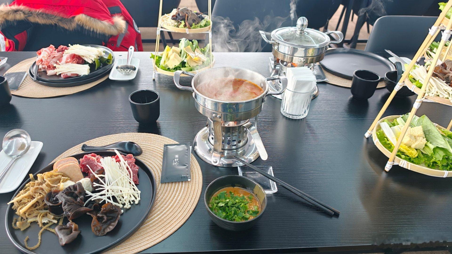 开了一上午冰雪漂移中午火锅！！！爽！！！ 牙克石