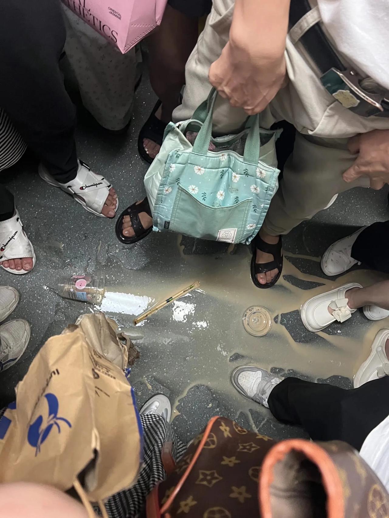 这样就很尴尬！！！！！