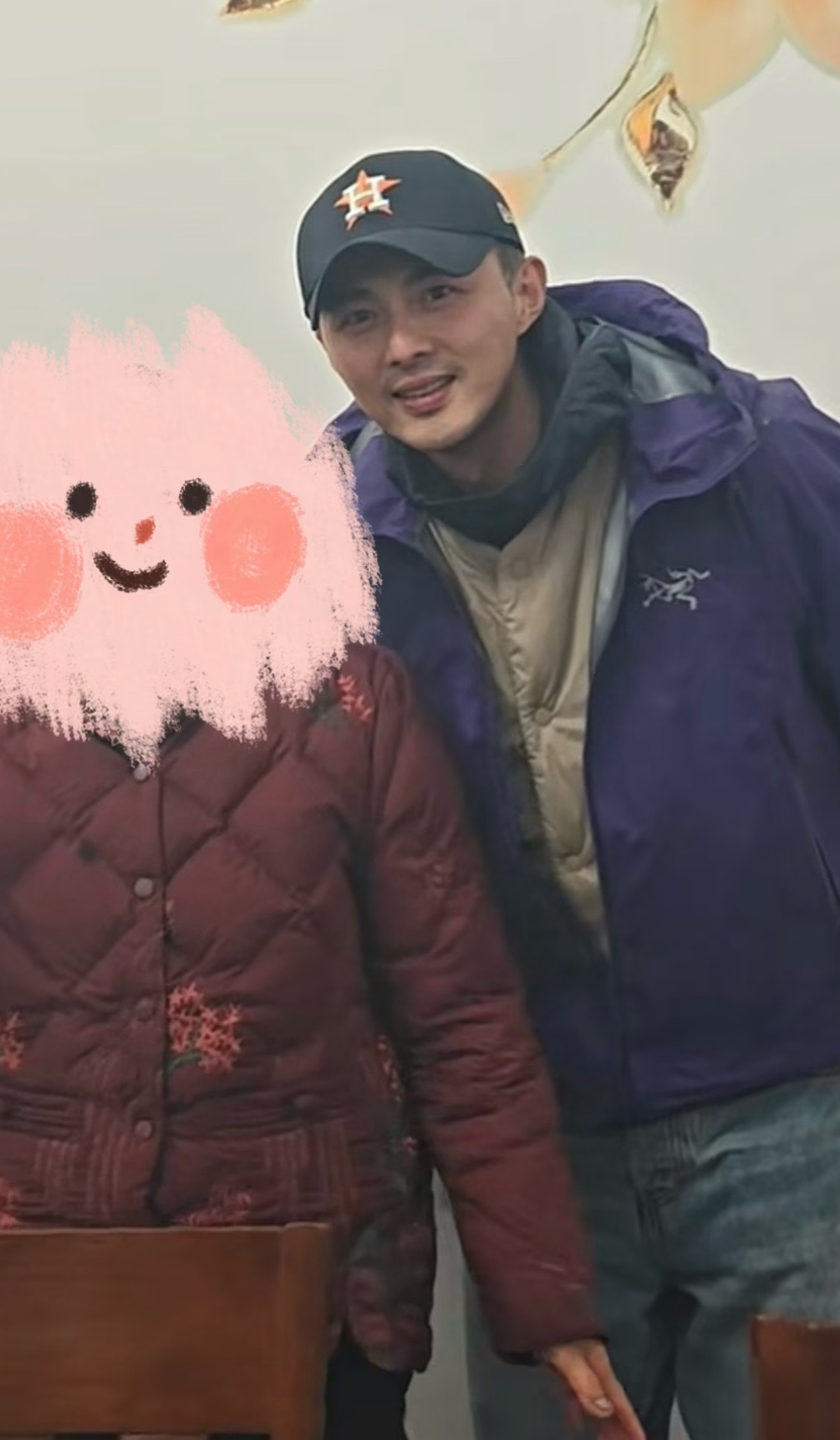 叶祖新 刚到村口就被拉着合照的舅舅叶祖新过年回了一趟衢州，感觉全世界都在偶遇合影