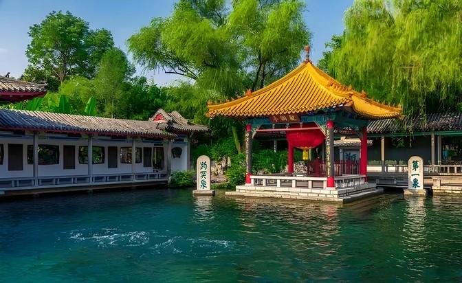 泉城＂大咖＂趵突泉，值得打卡吗？👀
济南的趵突泉可不是盖的！号称＂天下第一泉＂