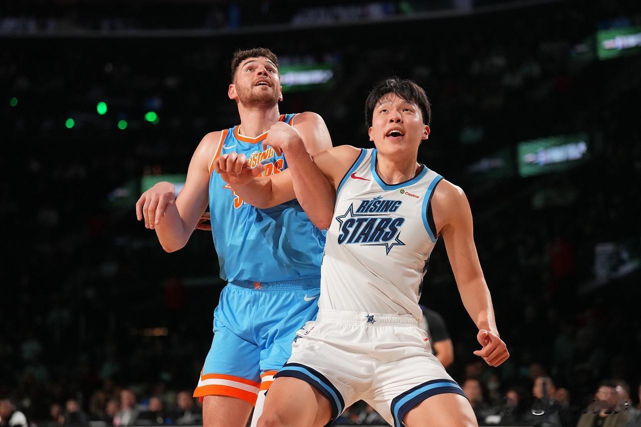 nba全明星小杨打了克林跟一个！都上热搜了！把小杨吹上天了！没过几天小杨持续的低