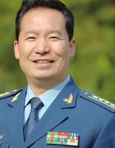 1987年，试飞员徐勇凌的歼6战机失控，惊险跳伞后，他跌入了荒无人烟的大山深处，