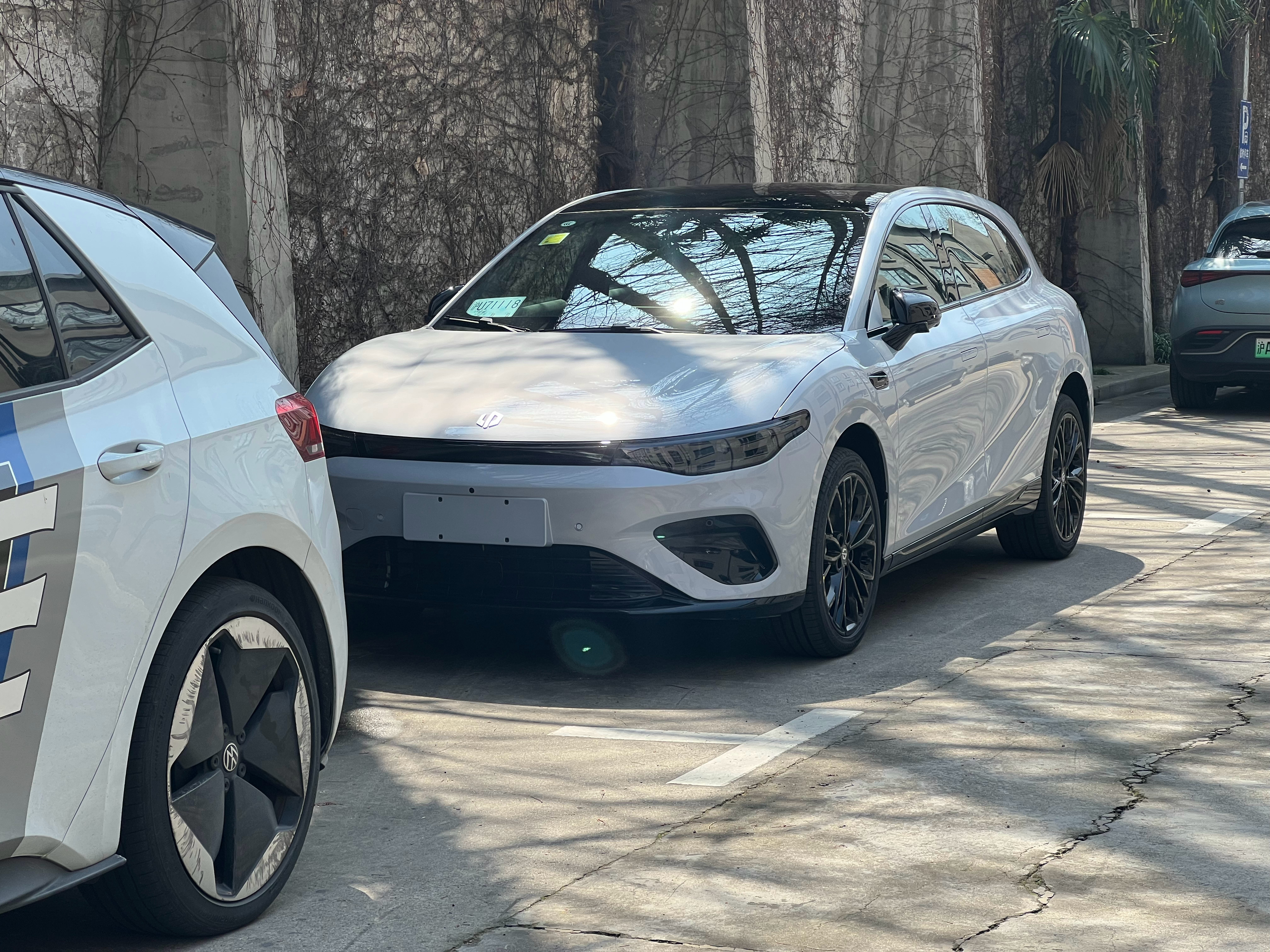 买了辆Lafa5 605 Pro给公司做工作车。你看都没买带智驾的版本，非常不营