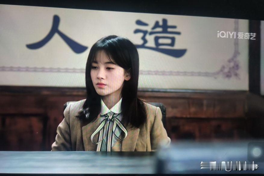 大概12部，其中豆瓣评分6分以上0，可是神奇的是她的剧基本上内部都能回本甚至还能